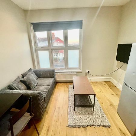 Cosy 1 Bedroom Flat! London Bagian luar foto