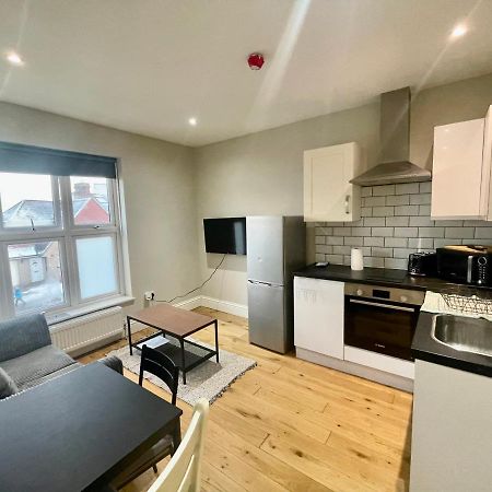 Cosy 1 Bedroom Flat! London Bagian luar foto