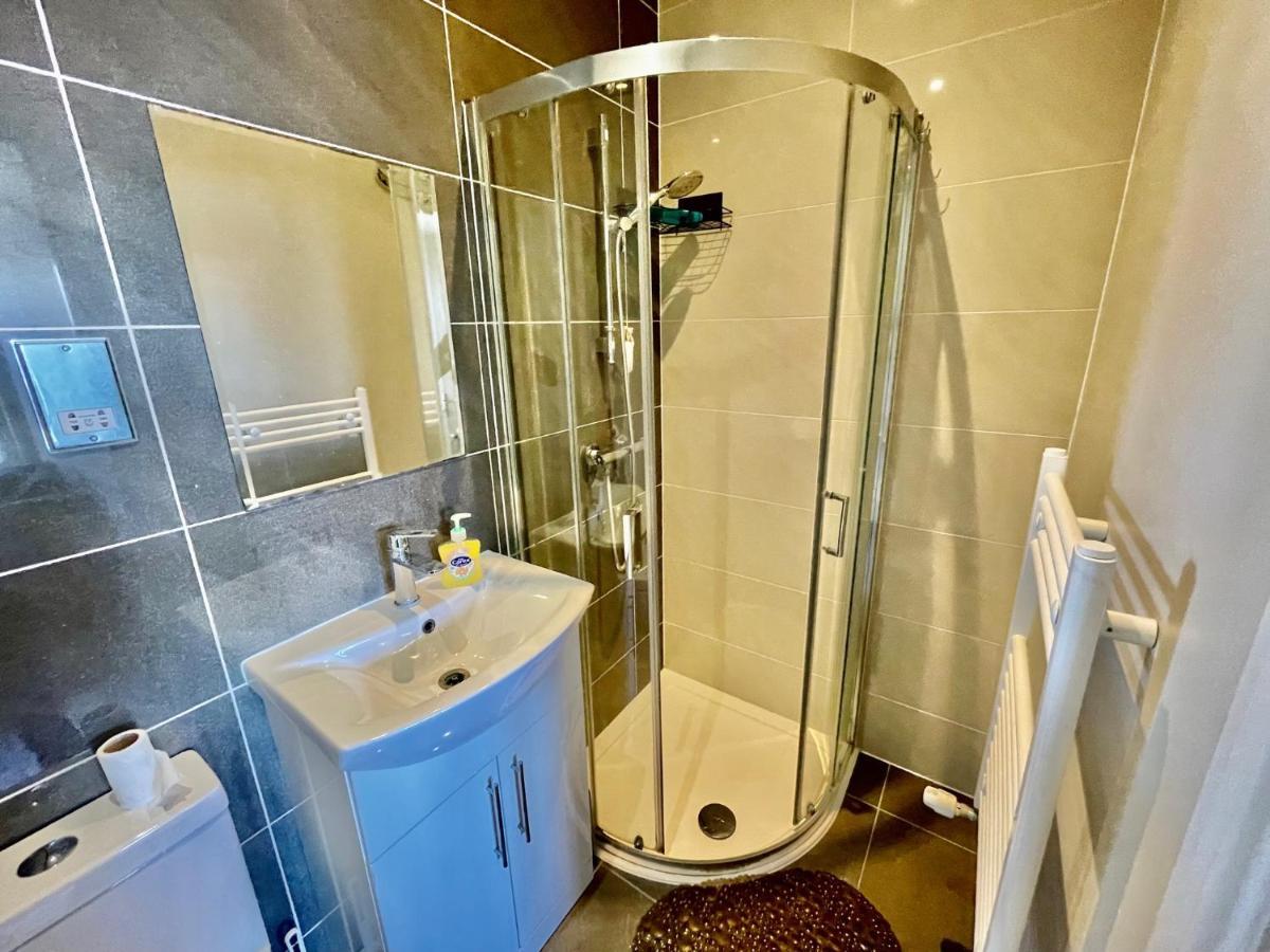 Cosy 1 Bedroom Flat! London Bagian luar foto