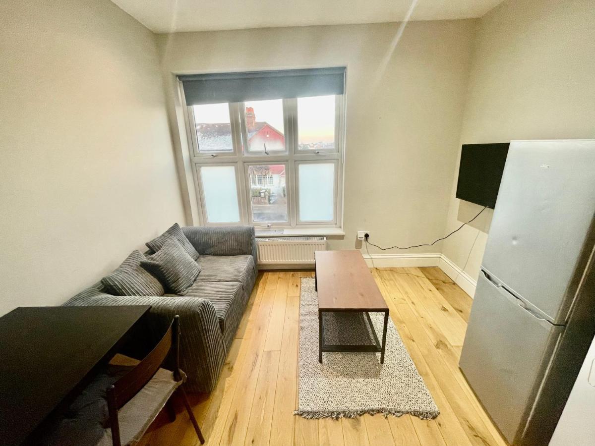 Cosy 1 Bedroom Flat! London Bagian luar foto